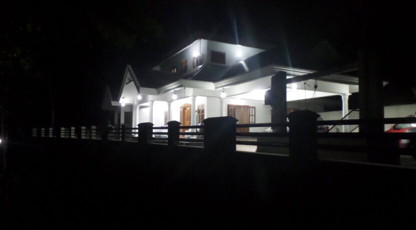 1E218884-85CB-496E-8718-88BF8135E3B0